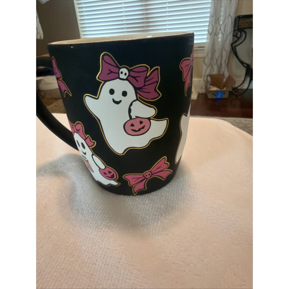 NWOT Cobwebs & Cauldrons Halloween Hot Pink Ghosts With Bows Gold Mug